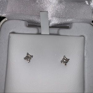 10k diamond earring